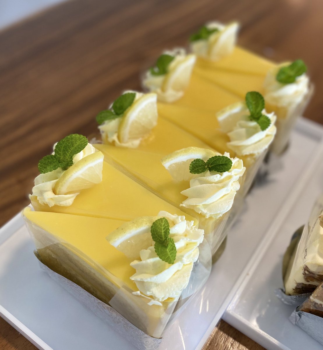 bunbandaan_cafe's tweet photo. Hi Friday again🦊
ผ่านมาจะ 1 อาทิตย์ของเดือนมีนาแล้วใน 1 อาทิตย์ที่ผ่านมาทุกคนทำอะไรไปกันบ้างแต่ถ้าไม่รู้ว่าจะทำอะไรมานั่งๆชิลได้ที่ร้านพี่บุญฯได้น้า~🍅✨🧡
#คาเฟ่นครปฐม #คาเฟ่2024 #cafeandspace #petfriendly https://t.co/JrU0FCJCOq