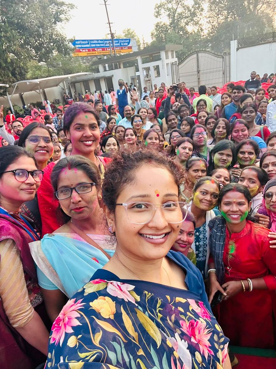 नारी तू अबला नहीं, स्वयं शक्ति पहचान।
अपने हक को लड़ स्वयं, तब होगा उत्थान।।

नारी तुम महान हो...
#महिला_दिवस 

~कल्पना मुर्मू सोरेन