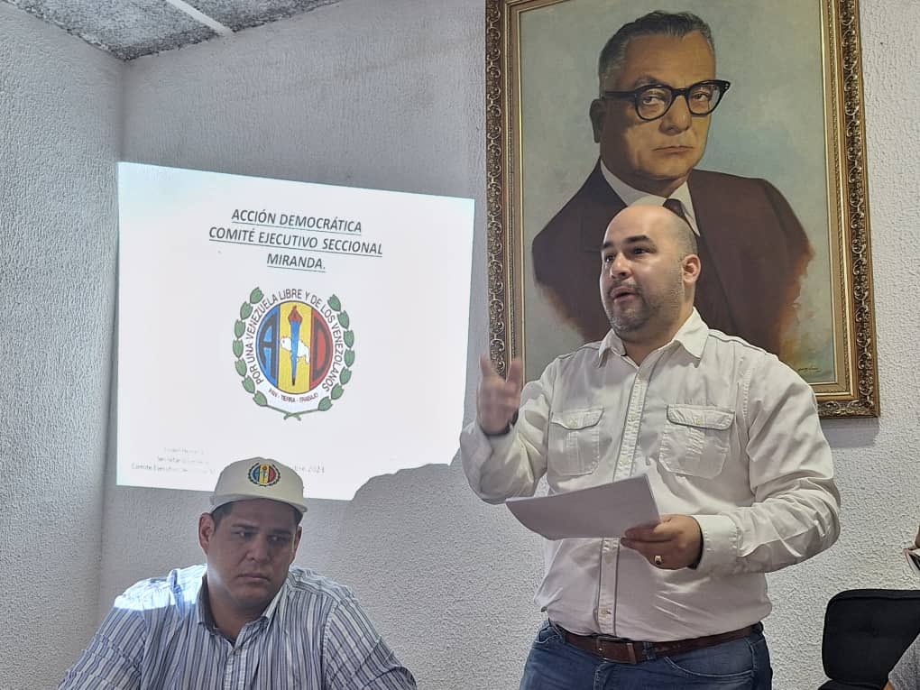 ADIsraelHerrera's tweet image. En el @CES_MirandAD seguimos enfocados con nuestro objetivo, testigos de mesa, movilizadores, coordinadores CV, y el 1*10 para salir de este gobierno y tener un país de oportunidades para todos los Venezolanos, todo lo demás es distracción #LasBasesDeciden. @juangutierrez20