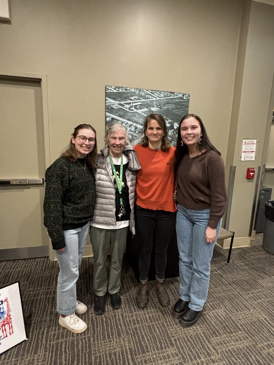 A wonderful lecture by Dr. Justina Ray this evening <a href="/WCS_Canada/">WCS Canada</a>. I also had the honour of chatting with Dr. Anne Innis Dagg about women in science and my research! I’m very grateful for motivated and hardworking women in science who have paved the way🦒👯‍♀️👩‍🔬