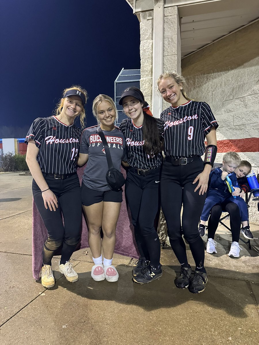 Glad I got to see my girls play ❤️❤️❤️ <a href="/WinningSoftball/">Houston Softball</a>