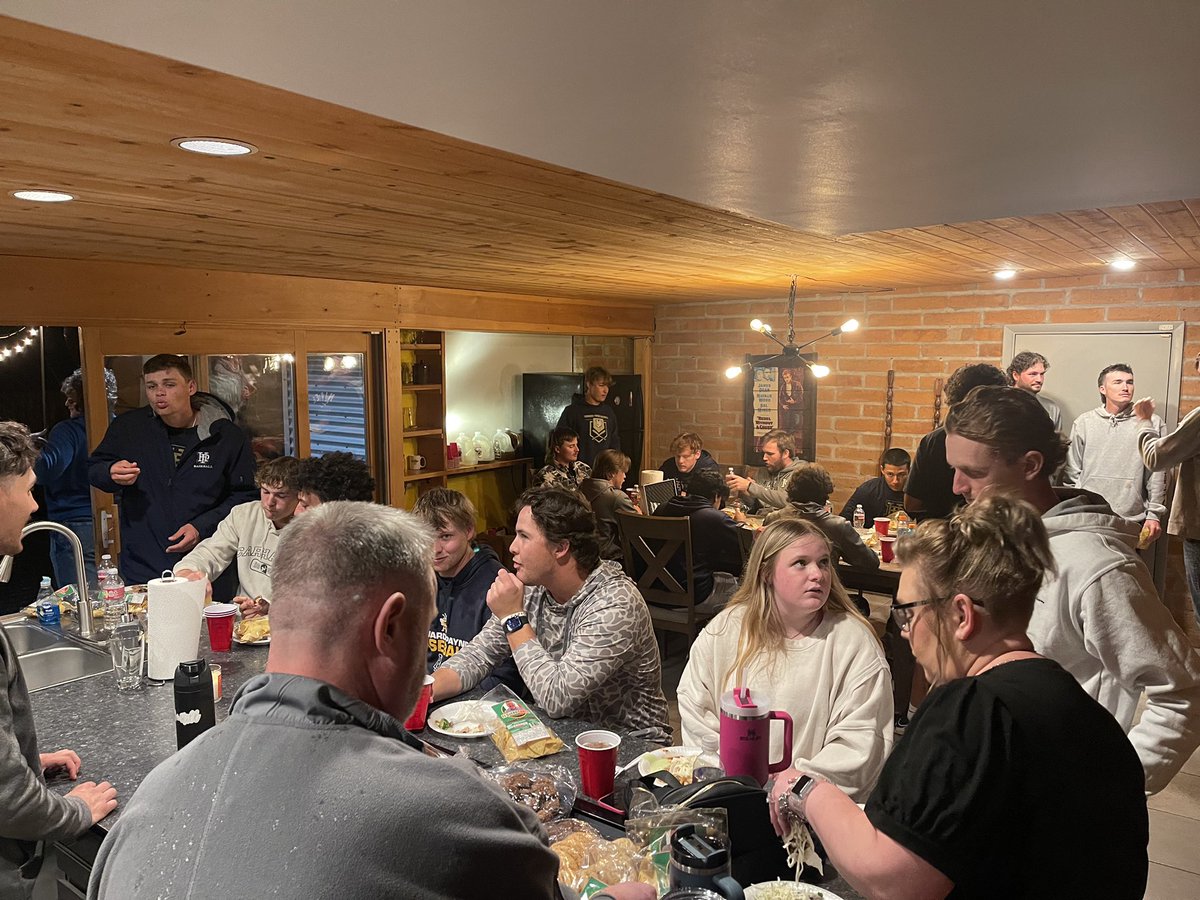 hputxbaseball's tweet photo. Huge thanks to Kerry and Wendy Kelley for their amazing hospitality in hosting our team dinner this evening! 

#StingEm #StingEmHPU https://t.co/T5xJioVN1f