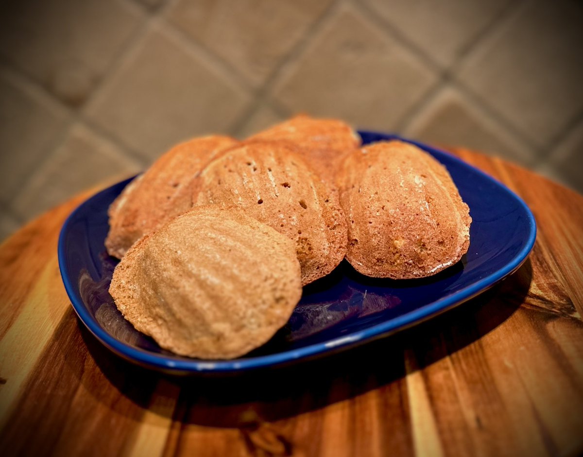 𝑪𝒐𝒇𝒇𝒆𝒆-𝑴𝒂𝒅𝒆𝒍𝒆𝒊𝒏𝒆𝒔
~ 𝒂 𝒕𝒆𝒂 𝒕𝒊𝒎𝒆 𝒕𝒓𝒆𝒂𝒕 🙏 
#madeleine #frenchpastry #bakinginspiration #coffeecake 
#coffee #foodie #bakedwithlove 
#mybakinglovestory 
#foodphotography #foodphotographyandstyling