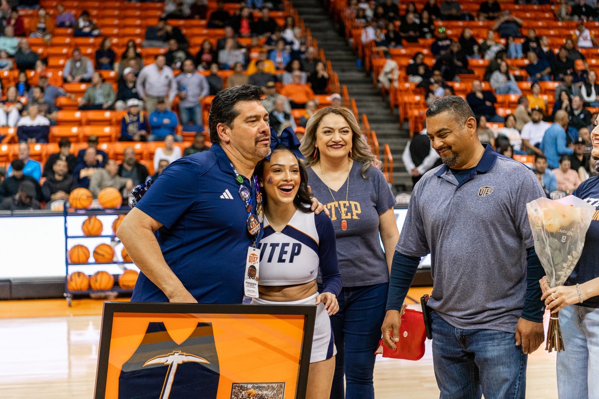 Thank you Dance, Cheer & Band seniors 🤙🙌 #PicksUp