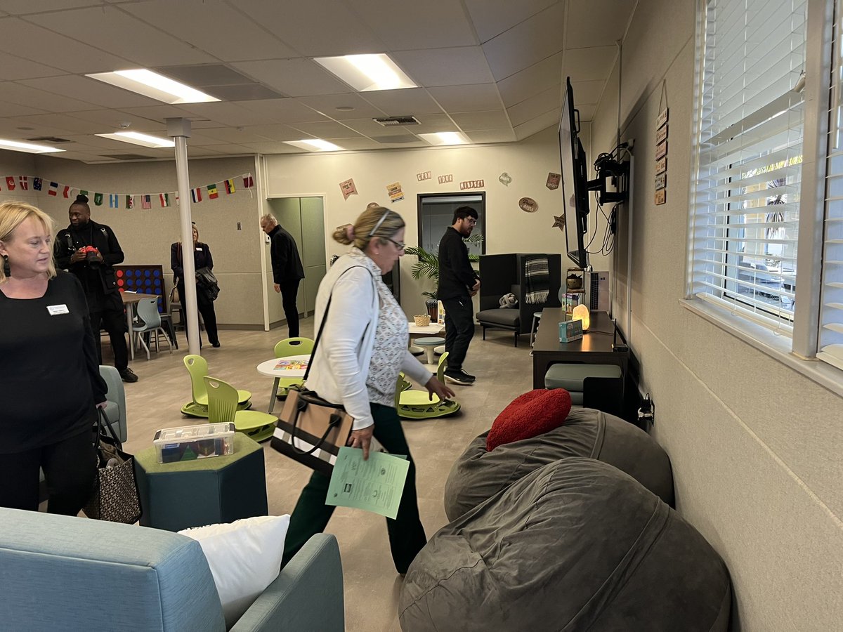 mrs_gbautista's tweet photo. Congratulations @EOGreenHornets on the grand opening of the Hive Wellness Center! Principal D. Topi Sanchez’s welcome speech was one of the many highlights of the event. @HuenemeElemSD #hesdpride https://t.co/BOmfXYQG7e