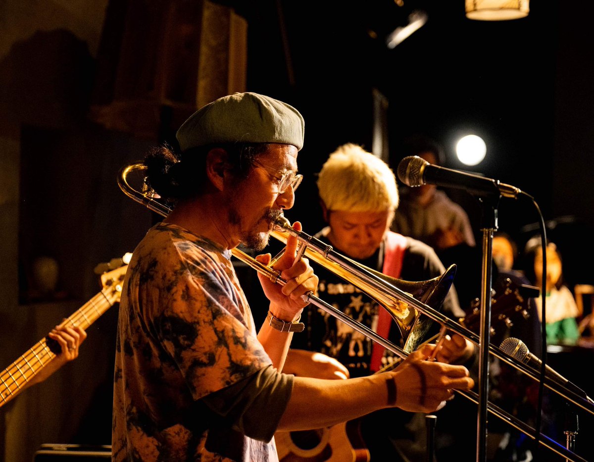 eskimoz_yu's tweet photo. エスキモーズLIVE、明日です！

昨日は辻さん（from @elcarnavalow ）とリハーサル
いい感じに仕上がっております

歌いすぎたので喉ケアしながら明日に備える！

3/9(土)
DRINK'EM ALL @KILLERSTOMP 
at 下北沢THREE

Live
BANQUET ROVER
HOBBLEDEES
エスキモーズ

GUEST DJ
KAKEI(the WILD ROVER) https://t.co/2vWskVSmLN
