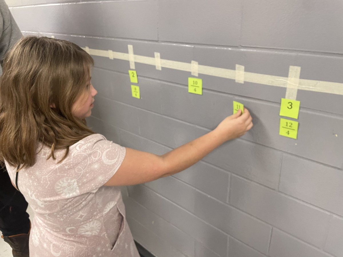 What an awesome Family Night at L. E. Willson Elementary! 💜💛 <a href="/SCS_Bulldogs/">Sheffield City Schools</a>  
#mathcoach
#familynight
#EXCELdaily 
#committedtoexcellance
#amstimathcoach