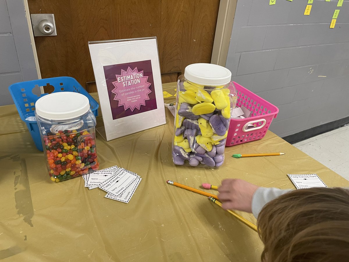 bayrice09's tweet photo. What an awesome Family Night at L. E. Willson Elementary! 💜💛 @SCS_Bulldogs  
#mathcoach
#familynight
#EXCELdaily 
#committedtoexcellance
#amstimathcoach https://t.co/ZJGRxkTAJA
