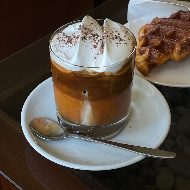 modernlilithh's tweet photo. finally friday ☕️ https://t.co/zVDrCL67nB