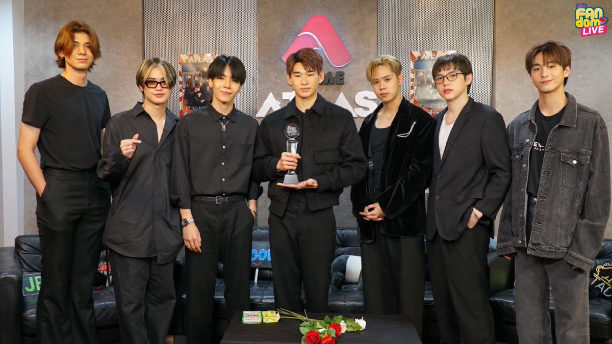 ATLASofficialTH's tweet image. ขอบคุณทางรายการ #EFMFANDOMLIVE มากๆนะครับที่ต้อนรับพวกเรา ATLAS อย่างสนุกสนาน พร้อมกับรางวัล  &quot;EFM FANDOM AWARD รางวัลพิเศษ เพื่อคนพิเศษ&quot; ในสาขา &apos;หลวงพี่ทั้ง7&apos;

และสุดท้ายของฝากเพลง &quot;I Got That Magic&quot; ไว้ด้วยนะครับทุกคน 😍

#ATLASIGotThatMagic
#ATLASxEFMFANDOMLIVE 
#ATLAS_th…