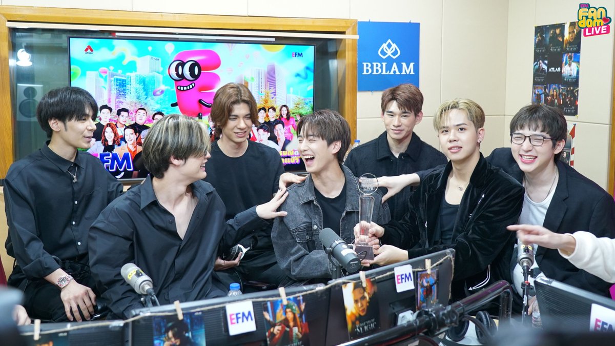 ATLASofficialTH's tweet image. ขอบคุณทางรายการ #EFMFANDOMLIVE มากๆนะครับที่ต้อนรับพวกเรา ATLAS อย่างสนุกสนาน พร้อมกับรางวัล  &quot;EFM FANDOM AWARD รางวัลพิเศษ เพื่อคนพิเศษ&quot; ในสาขา &apos;หลวงพี่ทั้ง7&apos;

และสุดท้ายของฝากเพลง &quot;I Got That Magic&quot; ไว้ด้วยนะครับทุกคน 😍

#ATLASIGotThatMagic
#ATLASxEFMFANDOMLIVE 
#ATLAS_th…