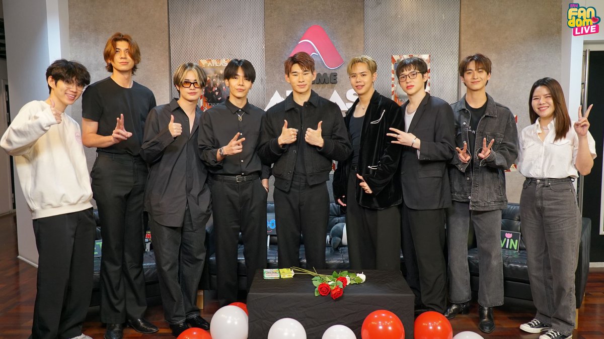 ATLASofficialTH's tweet image. ขอบคุณทางรายการ #EFMFANDOMLIVE มากๆนะครับที่ต้อนรับพวกเรา ATLAS อย่างสนุกสนาน พร้อมกับรางวัล  &quot;EFM FANDOM AWARD รางวัลพิเศษ เพื่อคนพิเศษ&quot; ในสาขา &apos;หลวงพี่ทั้ง7&apos;

และสุดท้ายของฝากเพลง &quot;I Got That Magic&quot; ไว้ด้วยนะครับทุกคน 😍

#ATLASIGotThatMagic
#ATLASxEFMFANDOMLIVE 
#ATLAS_th…