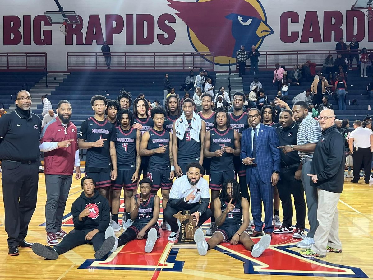 HoopsBigReds's tweet photo. Regional Champs!!! Thank you Big Red Nation for your support!!! https://t.co/pqGJYeDL74