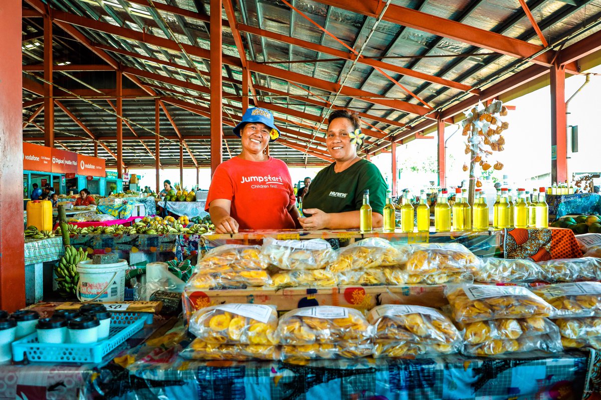 UNDP_Samoa's tweet photo. Read our joint #IWD2024 article π with @unwomenpacific on the need to invest in women to accelerate progress for #genderequality in πΌπΈ.
The #Markets4Change project is doing this by providing a safe place where women can earn & provide for their families.
https://t.co/np79RxUw1A https://t.co/tlRAIFCAOI