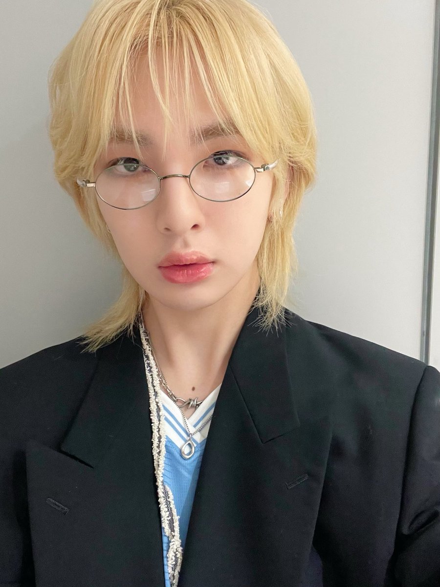 by_EPEX's tweet photo. [#뮤]

IT’S ME !! 홍콩 도착 곧 만나요 ✈️
잘 하고 올게 !! 

#EPEX #이펙스 #MU #뮤 https://t.co/fLSTPyvydH