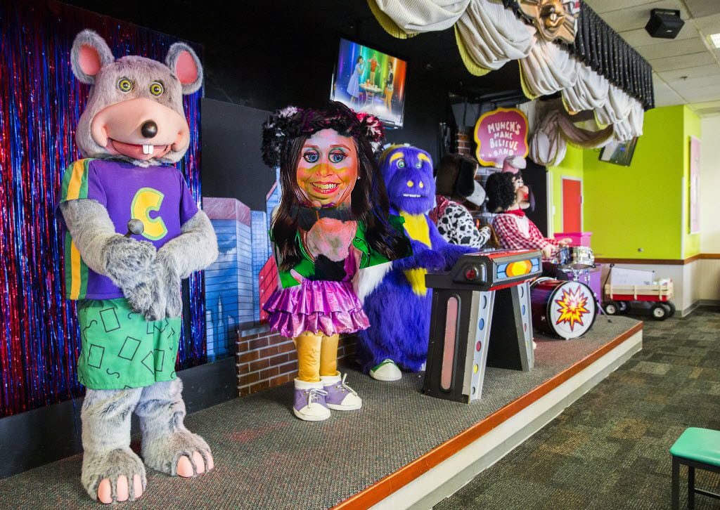 rockfreakngreen's tweet photo. Katie Britt… it’s giving creepy animatronic,.. https://t.co/gwYUf45AYA