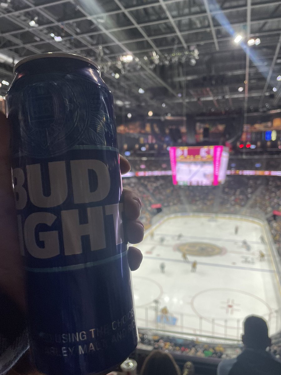 Mattheius2783's tweet photo. Never too early to start killing some tall boy #BudLights for the #108Tourney
#BudManSinceIWas12
#LetsGoHawks https://t.co/PNcv3gAl9f