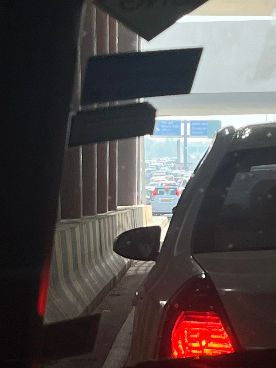 esharma_86's tweet photo. Massive traffic jam around mahipalpur .. seems like no one is taking efforts for swift movement of traffic .. it has become a daily head ache to cross this patch #traffic #delhipolice #HaryanaPolice #delhinews https://t.co/8GOGgQQVNs