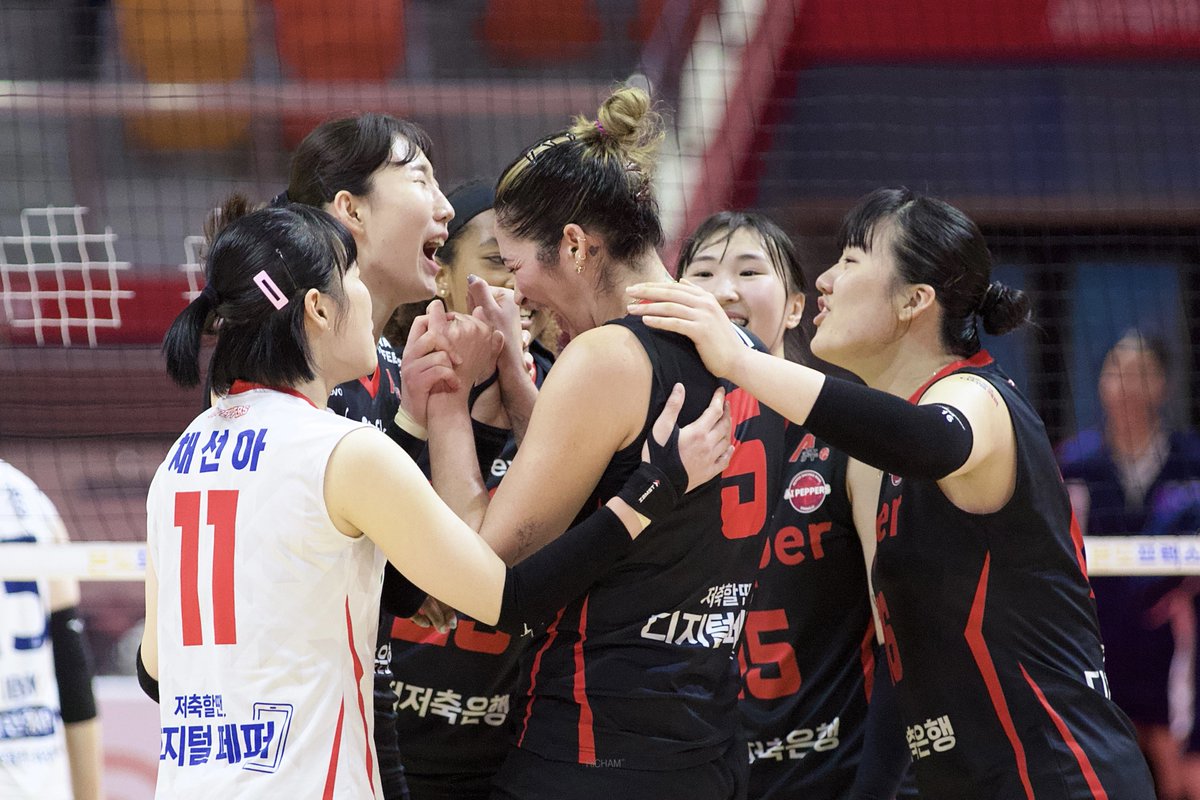 미우니 고우니 해도 페퍼가 잘됐으면 좋겠다 🥹
시즌 마무리 잘 하고 내년엔 진짜 단단한 팀이 되서 돌아오길 .ᐟ.ᐟ 
#AI페퍼스 #박정아