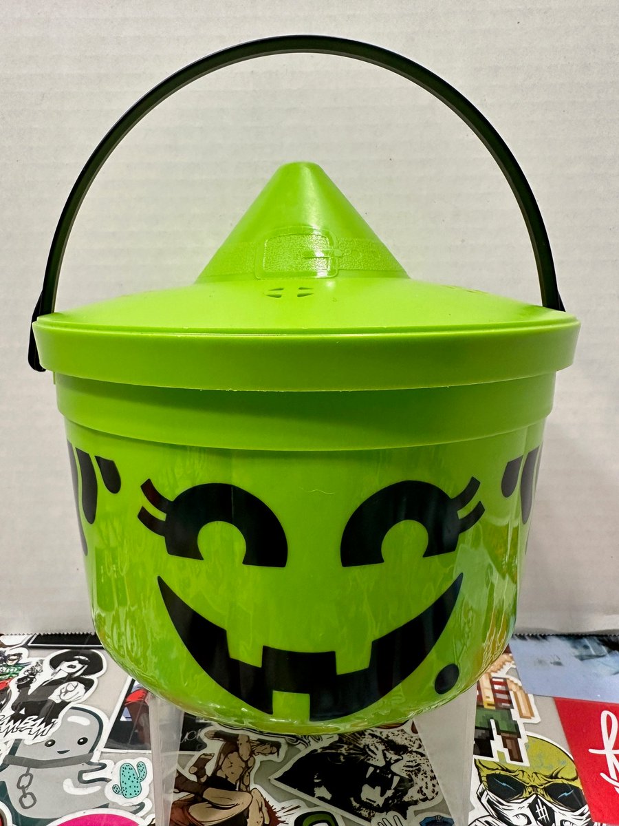 🎁 Ideal for collectors, Halloween enthusiasts, or anyone craving a dose of childhood memories.
#VintageMcDonalds #HalloweenBucket #HappyMeal #Collectibles #Nostalgia #ebay #McDonaldsMemories  #LimitedEdition #WitchyVibes #SpookySeason