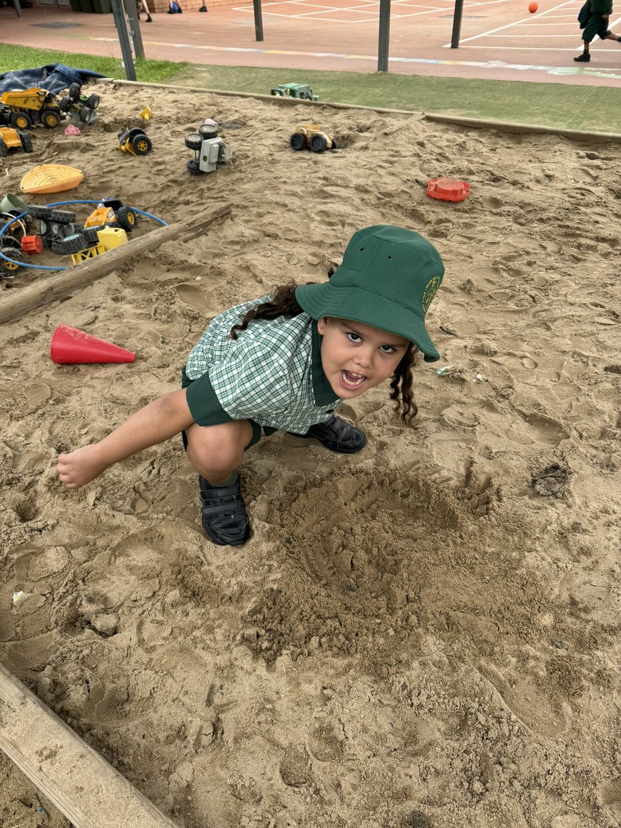 mhocmob's tweet photo. A day of playing in the sand and cooking with friends. https://t.co/Z54lzgJViB