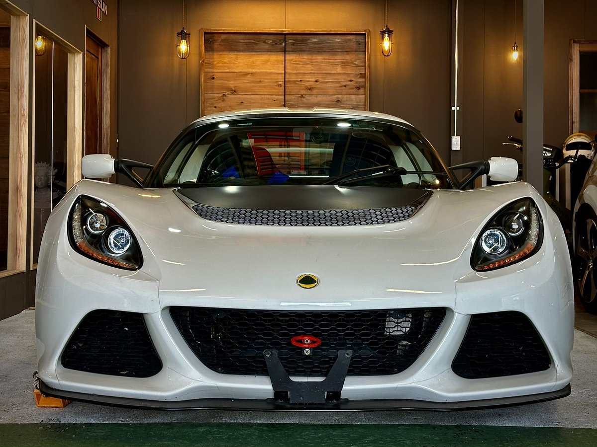 911_sl_35's tweet photo. 入荷情報
最近タマ数が激減しているロータス・エキシージ  2014年　内外装綺麗な状態ですので少しお待ちいただければ販売開始出来ると思います。 https://t.co/IIjB40ZRhU