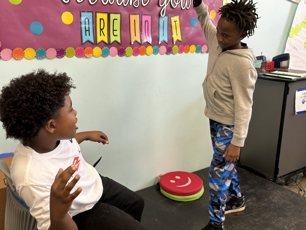 MandyDuckett's tweet photo. My class had fun creating living statues today while reviewing idioms.  @BPESArtsAcademy #BPInspired #drama #artsintegration @ArtsNOW1 #idioms https://t.co/RuOLHUe2UI