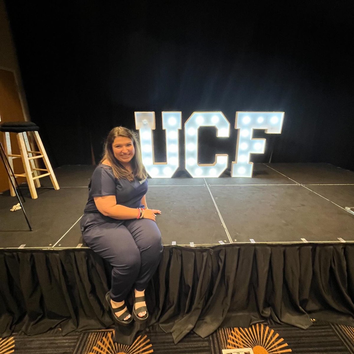 GCupcake17's tweet photo. Cannoil’s + 3rd National Networking Knight = SUCCESS! 🖤⚔️💛 #gkco #nationalnetworkingknight @UCFAlumni_GO @UCFALUMNI https://t.co/6MheO5OUnQ