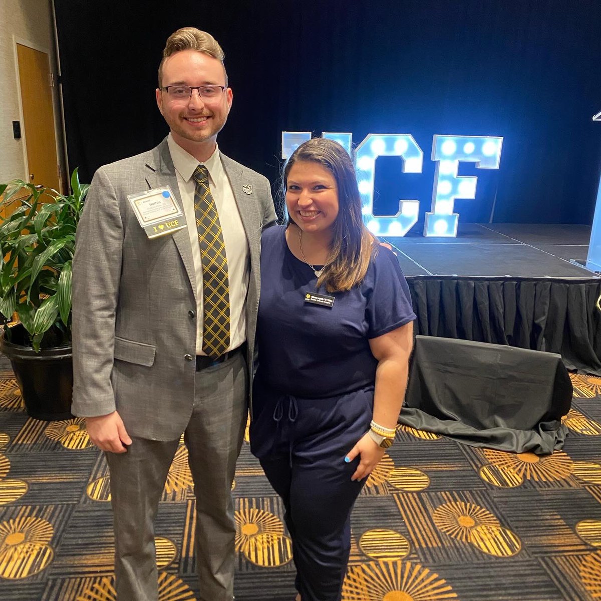 GCupcake17's tweet photo. Cannoil’s + 3rd National Networking Knight = SUCCESS! 🖤⚔️💛 #gkco #nationalnetworkingknight @UCFAlumni_GO @UCFALUMNI https://t.co/6MheO5OUnQ