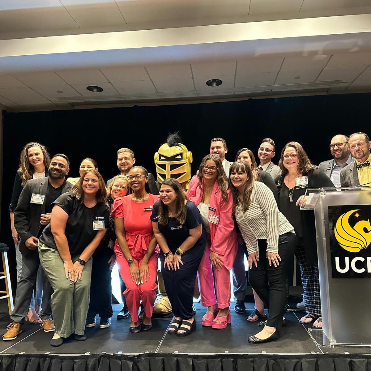 GCupcake17's tweet photo. Cannoil’s + 3rd National Networking Knight = SUCCESS! 🖤⚔️💛 #gkco #nationalnetworkingknight @UCFAlumni_GO @UCFALUMNI https://t.co/6MheO5OUnQ
