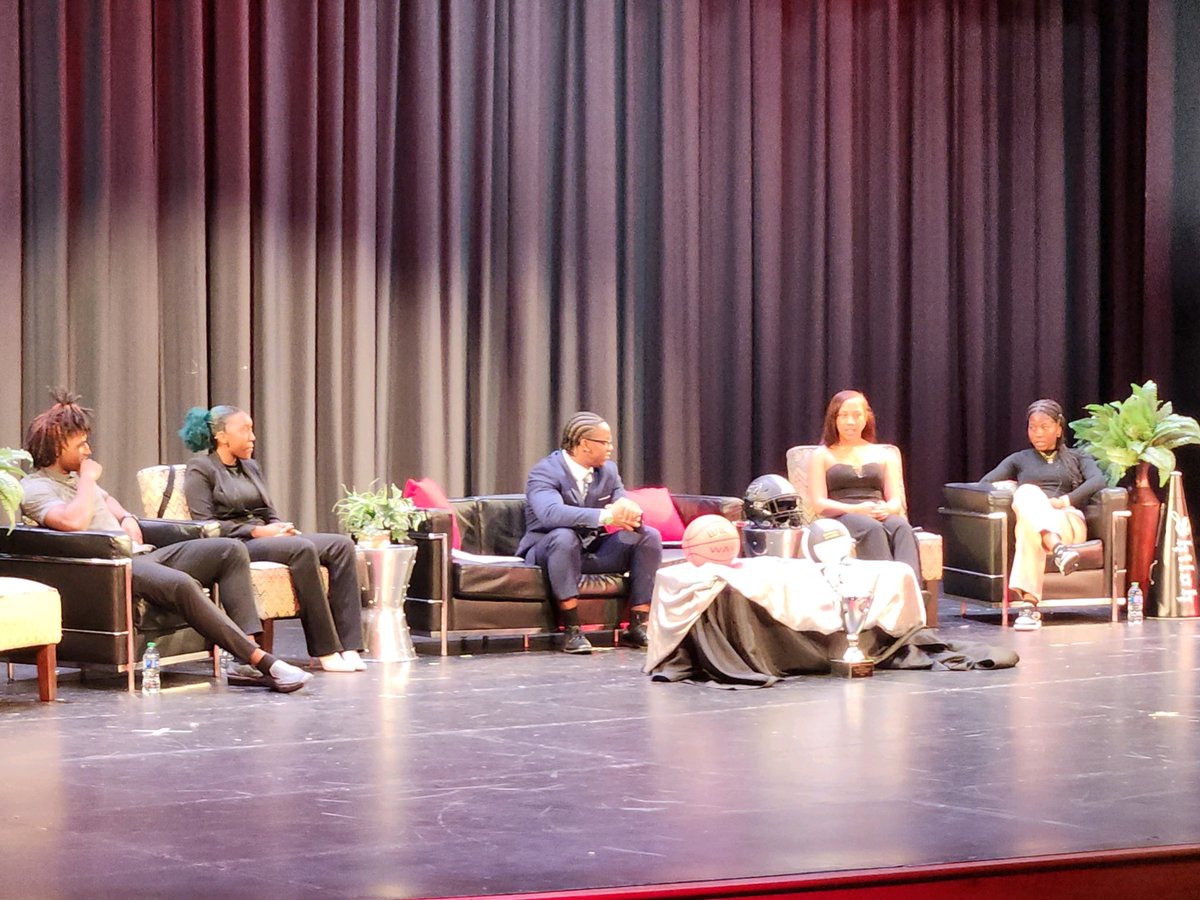 Robwil1911's tweet photo. Huge shoutout to @ajterrell_8 @clayton1lee as well as all of the other panelists for giving up their time to give wisdom on being a student-athlete. https://t.co/jsEO9zSaUu