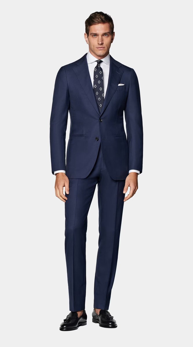 dieworkwear's tweet image. for those who don't know:

suit: a garment where the jacket and pants were cut from the same cloth

sport coat: a jacket made to be worn with pants cut from a different fabric

blazer: a sport coat with metal buttons