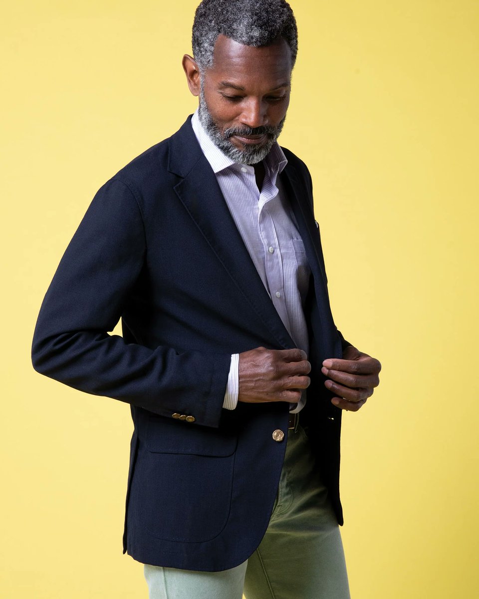 dieworkwear's tweet image. for those who don't know:

suit: a garment where the jacket and pants were cut from the same cloth

sport coat: a jacket made to be worn with pants cut from a different fabric

blazer: a sport coat with metal buttons