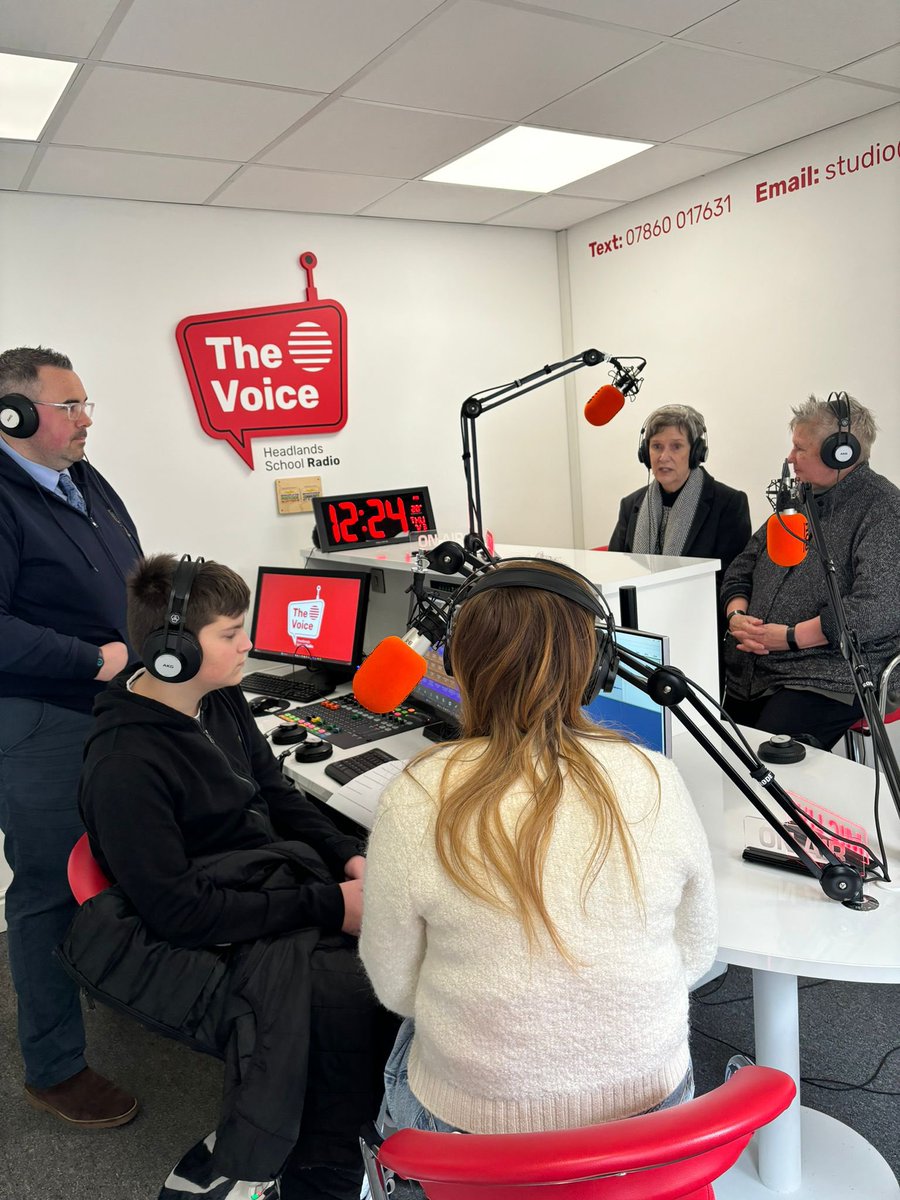 An amazing afternoon yesterday at Headlands where we welcomed <a href="/jhalbert8/">Judy Halbert</a> and <a href="/kaser_linda/">linda kaser</a> into our community. Have a listen to Yr 9 pupil Mackenzie and Mrs. Evans chatting with them about the Spiral of Inquiry.
#spiralofinquiry
#equityandquality
#cynefin

soundcloud.com/headlandsvoice…