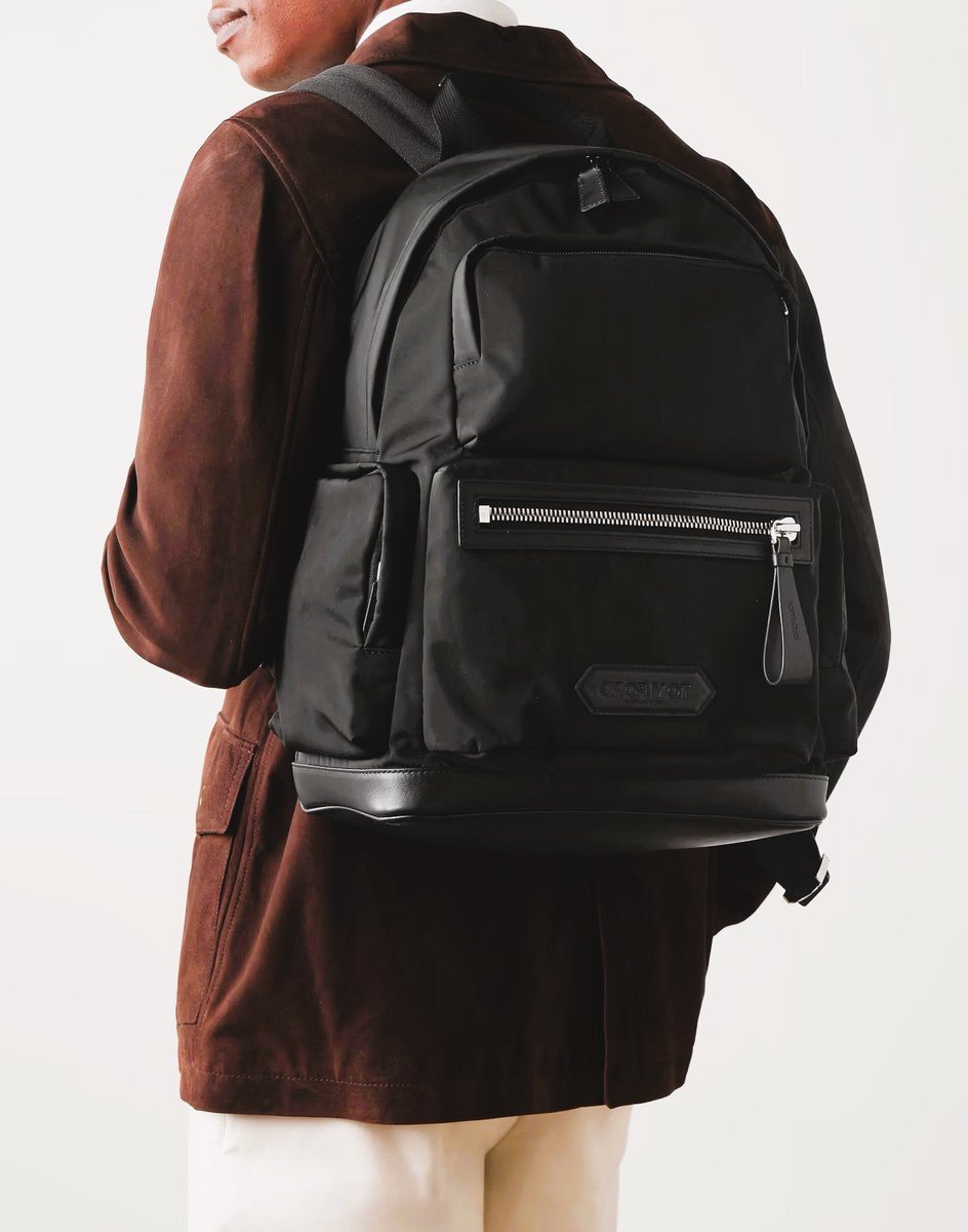 999Accessories's tweet image. Discover the epitome of sophistication with TOM FORD&apos;s meticulously crafted backpack, a blend of smart design and practicality.
#TOMFORD #BackpackStyle #EverydayElegance #LeatherTrimmed #menaccessories #accessoriesmurah #MensAccessorie #MensStyle #AccessoriesForMen #MensFashion