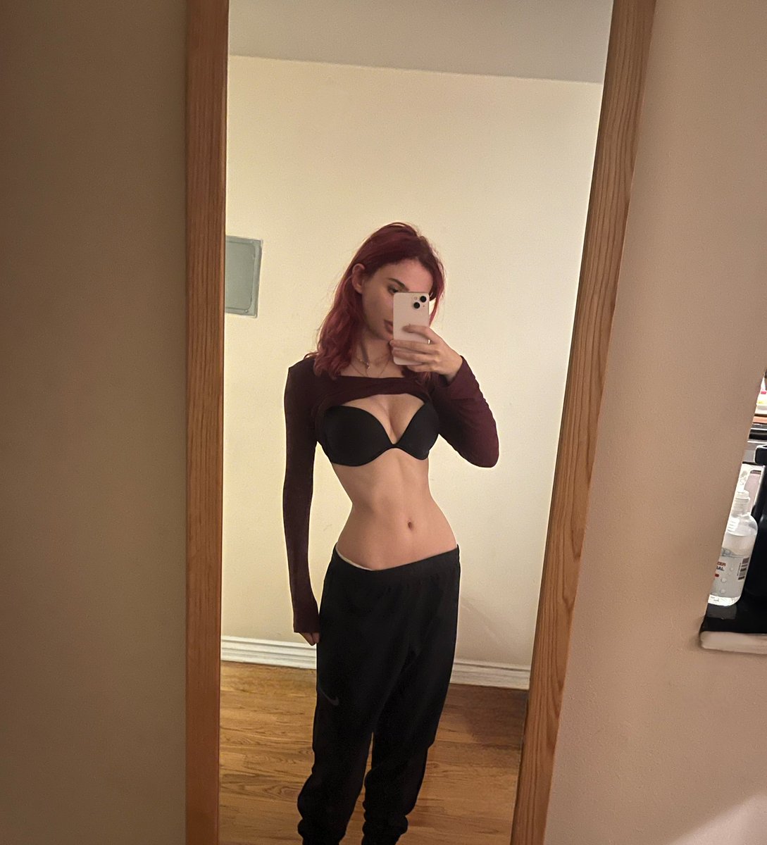 allforanna_'s tweet photo. Just casually giving you a flat stomach fetish https://t.co/NuqrZD7RHP