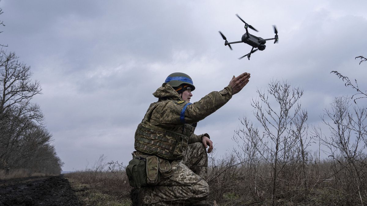Political_Room's tweet photo. 🇬🇧🛸🇺🇦 Reino Unido entregará más de 10.000 drones a las fuerzas armadas ucranianas como parte de un nuevo paquete de ayuda militar de 325 millones de libras. https://t.co/ZiVTyA8qYh