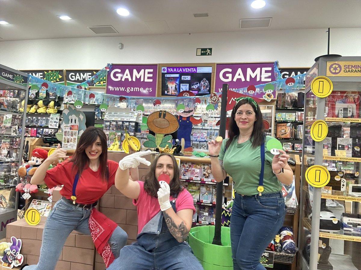 Rikkupat's tweet photo. Así estamos hoy en @VideojuegosGAME FAN 451 #Mar10DayenGAME @NintendoES Pásate y hazte una foto de recuerdo!! 🤣❤️ https://t.co/Gicx7Nl75G