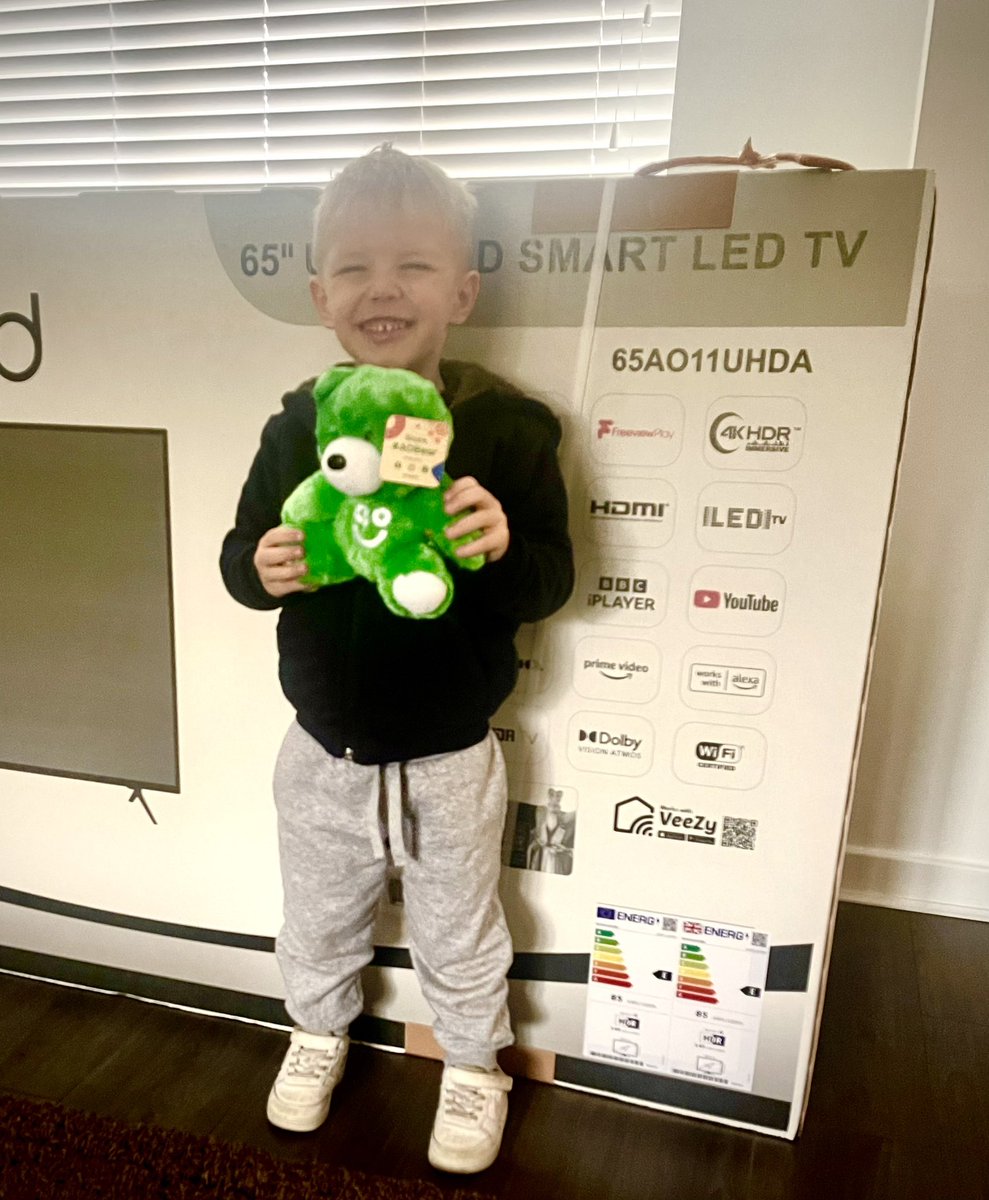 RachMorrisDerby's tweet photo. Nice touch from the @ao delivery guys giving my grandson an #AOBear while delivering a new tele. Thanks @ao 👍🏼 #ServiceWithASmile https://t.co/SYd8UtRsOd