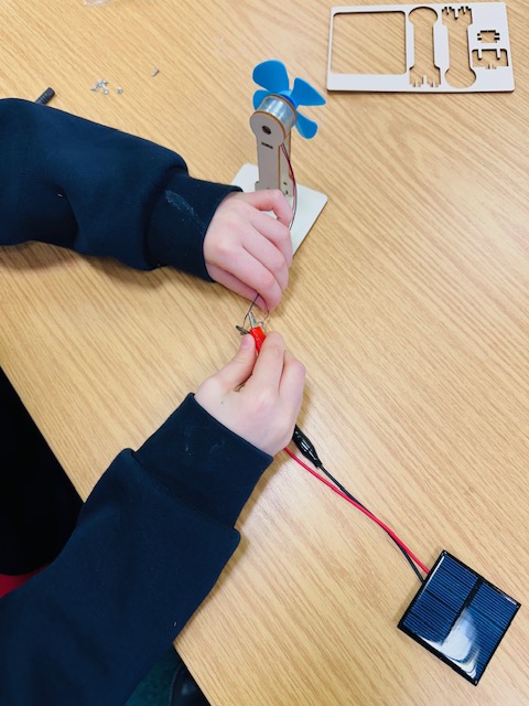 corkcolibrary's tweet photo. For #EngineersWeek2024 Skibbereen Library hosted a Circuit Making Workshop for 8-12 year olds. Our young engineers built their own wind turbine, learned how circuits work and how energy travels. ππ
#KiniaCommunity #LearningIsLife #whatlibrariesdo
@STEAM https://t.co/azte30FKi6