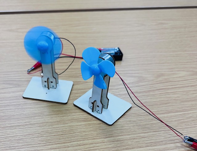 corkcolibrary's tweet photo. For #EngineersWeek2024 Skibbereen Library hosted a Circuit Making Workshop for 8-12 year olds. Our young engineers built their own wind turbine, learned how circuits work and how energy travels. ππ
#KiniaCommunity #LearningIsLife #whatlibrariesdo
@STEAM https://t.co/azte30FKi6