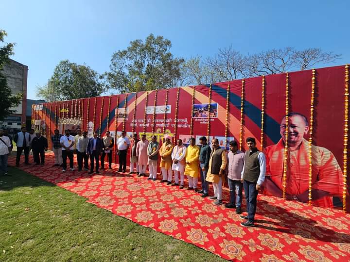 MpAnuragi's tweet photo. आज इंदिरा स्टेडियम उरई में प्रदेश सरकार की जनकल्याणकारी योजनाओं, नीतियों, कार्यक्रमों एवं  उपलब्धियों पर आधारित प्रदर्शनी का उद्धघाटन समारोह में उपस्थित रहा..  #kuvarjivavaliya #drGhanshyam_Anuragi #9YearsOfModiGovernment #prkash_pal #9YearsOfSeva #praluvya_niranjan https://t.co/BU9rDRV3v7