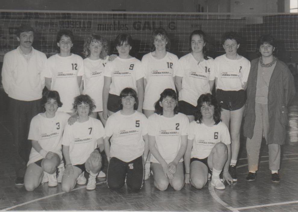 fedvbib's tweet photo. 💜 L'imprescindible paper de la dona en el vòlei.

🔙 Recordem els inicis del vòlei femení en les nostres illes amb un dels equips referents de l'esport balear.

🏐 El @CVCIUTADELLA treballa des de la dècada dels 80' per fer gran l'esport femení a les Balears de la mà del vòlei. https://t.co/qSsX4W3lGR