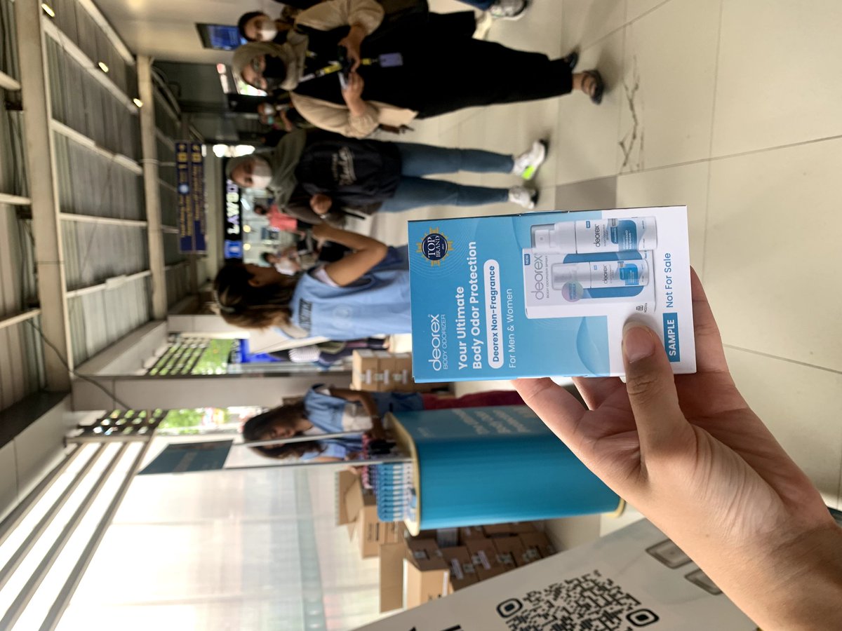 bukyenny's tweet photo. Dapat produk gratis dari Deorex lucu banget 🥹
mereka lagi rayain hari bebas bau badan di KRL Sudirman #Deorex #HariBebasBauBadan @deorex_official https://t.co/pzYNVBsrQJ
