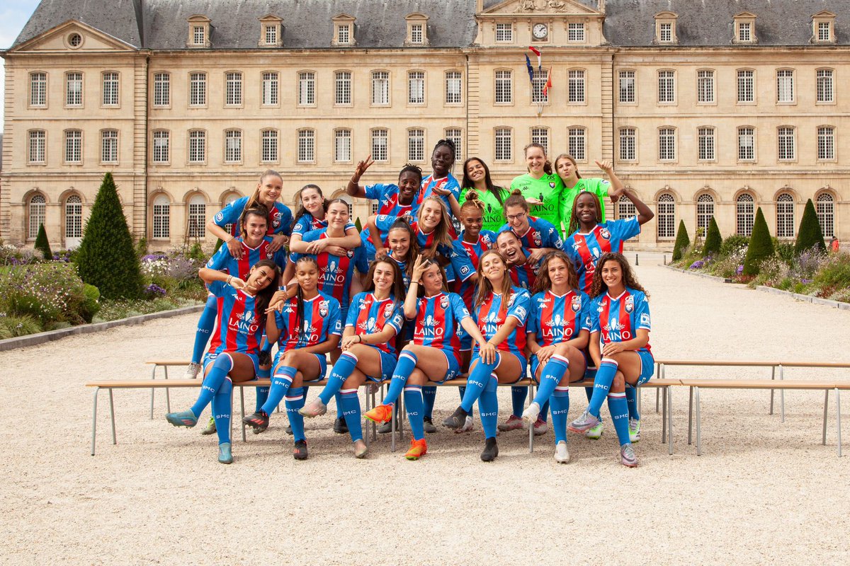 SMC_Feminines's tweet photo. Le Stade Malherbe Caen vous souhaite à toutes une excellente #JourneeDesDroitsDesFemmes ❤️💙

#SMCaen #TeamSMC https://t.co/B5ShYA3Mik