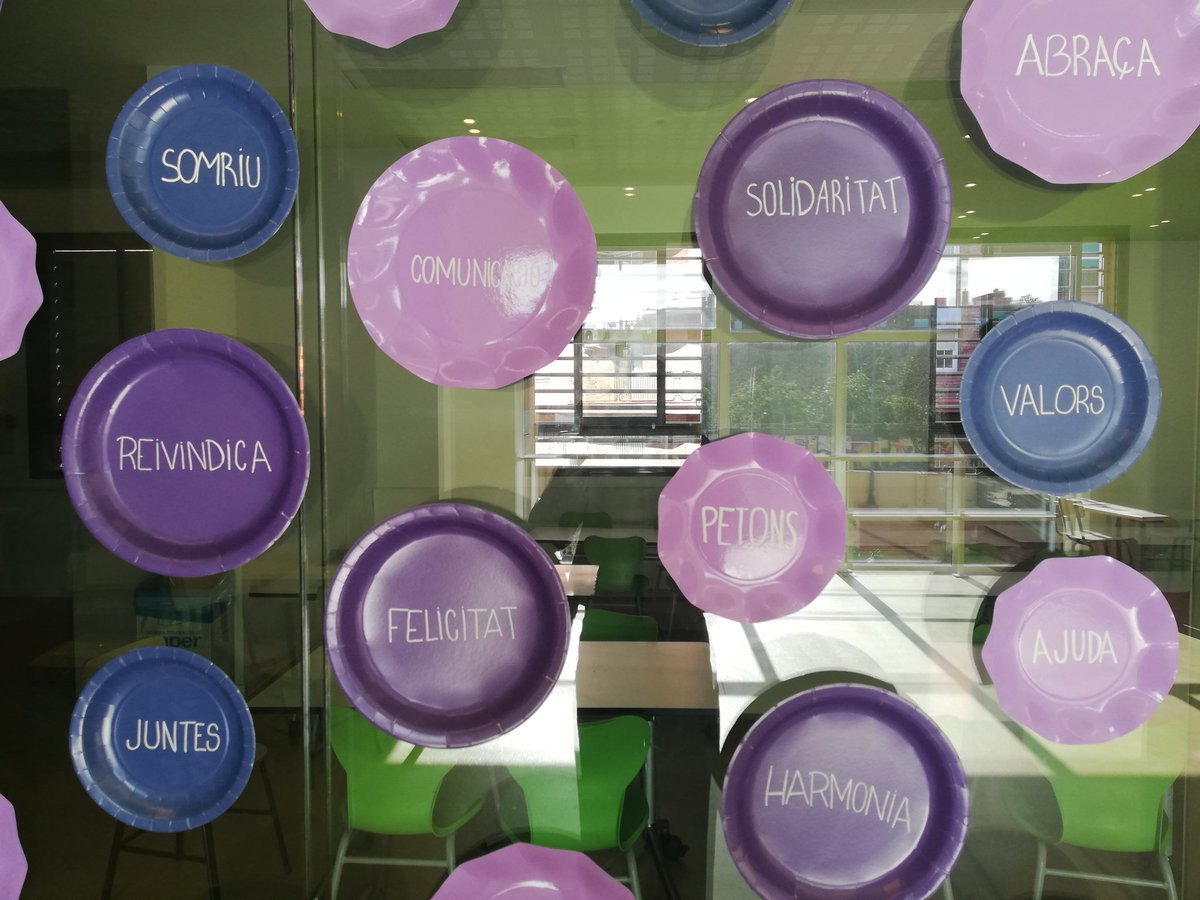DepPlasticaClot's tweet photo. La instal·lació d'enguany pel 8M, Alimentem-nos d'igualtat. #JECLOT https://t.co/PefHP3EYFf