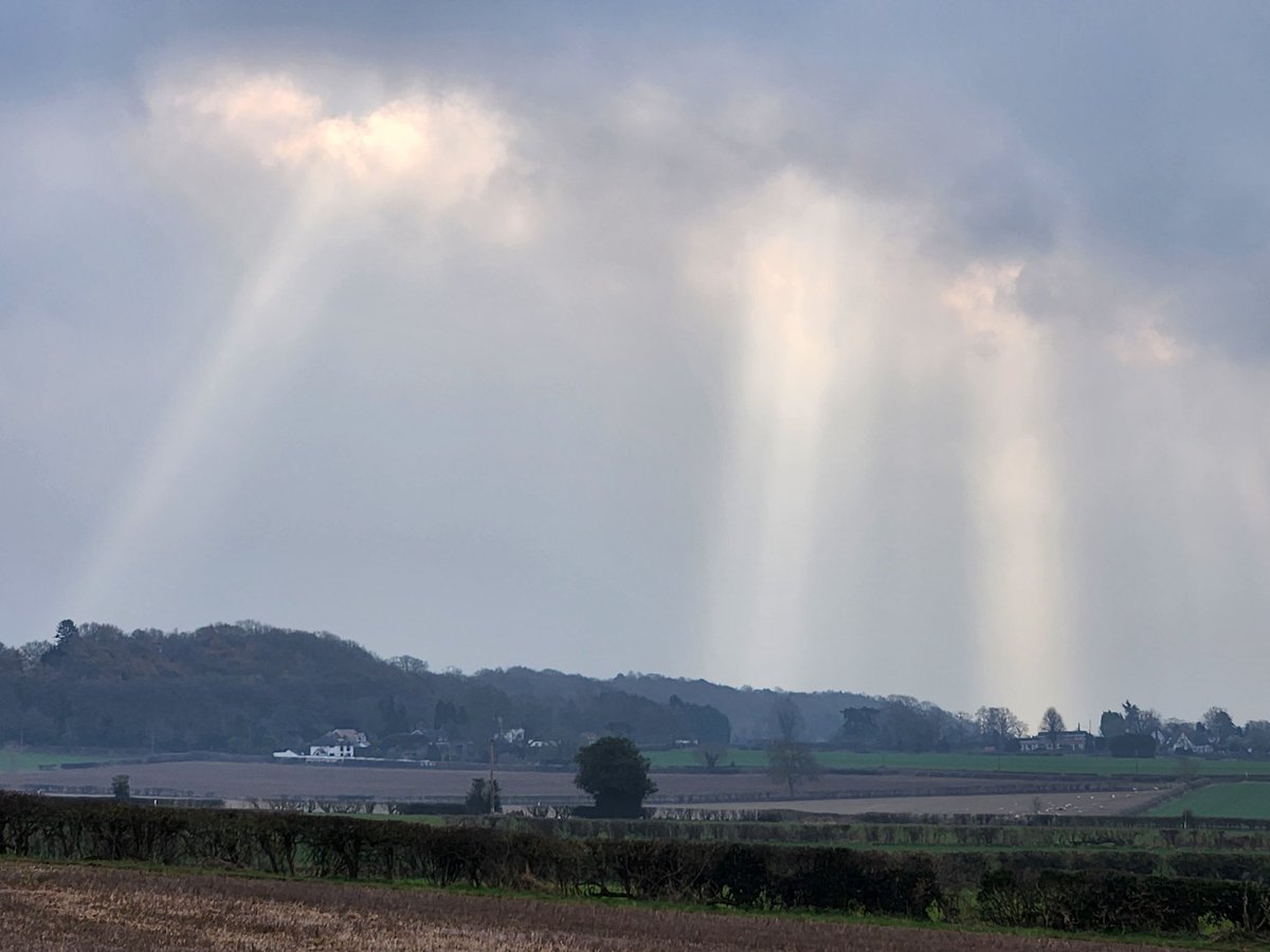 willynic's tweet image. It will stay dry... it will stay dry 🤞🏻😟🤞🏻#noplacelikehome #norainthanks