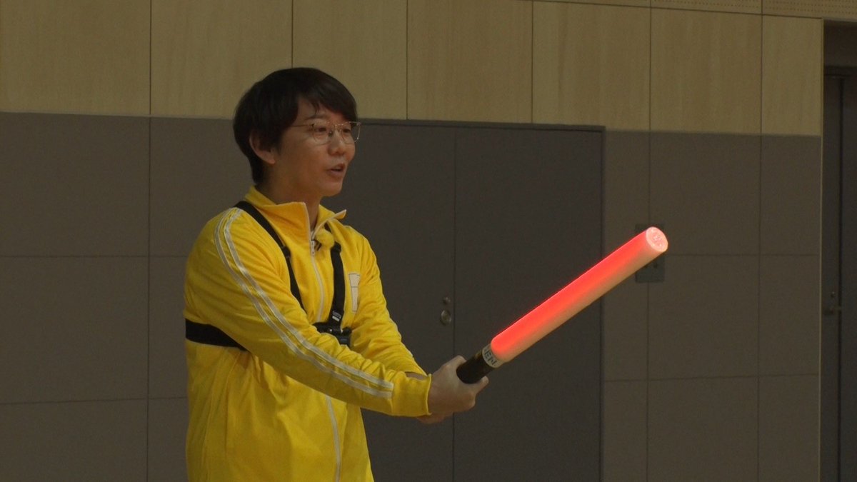 ntv_sports_jp's tweet photo. ＼放送まであと3日／

#小宮だってできるもん！
3/11(月)25:29〜(深夜1:29〜)

運動苦手な #小宮浩信 とスポーツ局のスタッフによる
運動苦手な人のための番組！

あなたも活躍できる競技を見つけられるかも？

小宮が見つけた日本代表になれそうな競技とは⁉️

助っ人は #浜口京子⁉️

#日テレ
#三四郎 https://t.co/QXDwJflOsS