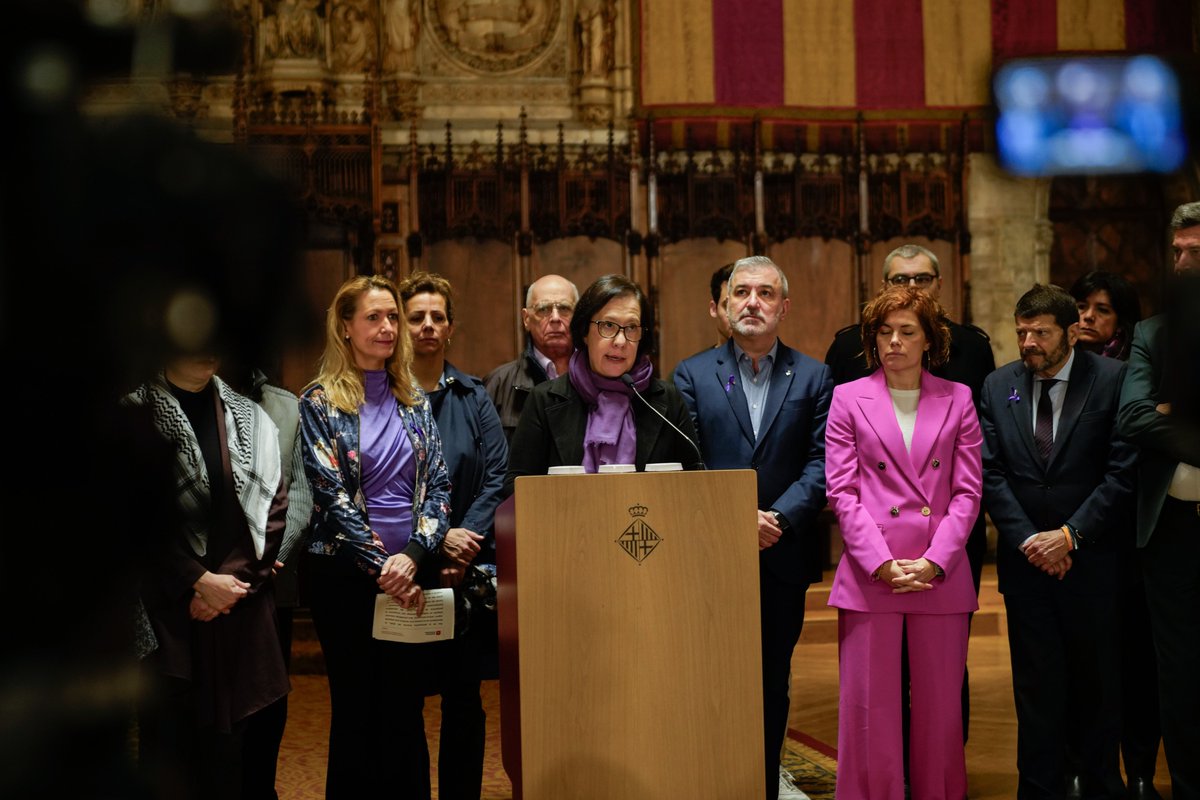 🟣 Avui, #8M, Dia Internacional de les Dones, ens comprometem amb la lluita feminista i denunciem totes les desigualtats i discriminacions que pateixen les dones, sobretot en l'àmbit laboral.
Perquè cap barrera invisible limiti els somnis i els drets de les dones i les nenes.