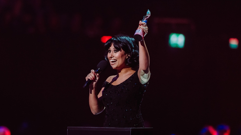 Dreaming of this being you one day? Worried about how to get into exclusive industries? 💭 Use your voice to call out inequality and shape your future. 📢 Fill in our survey! Outside of the age bracket? Please share with your networks💥 surveys.researchbods.com/survey/selfser… #BRITs